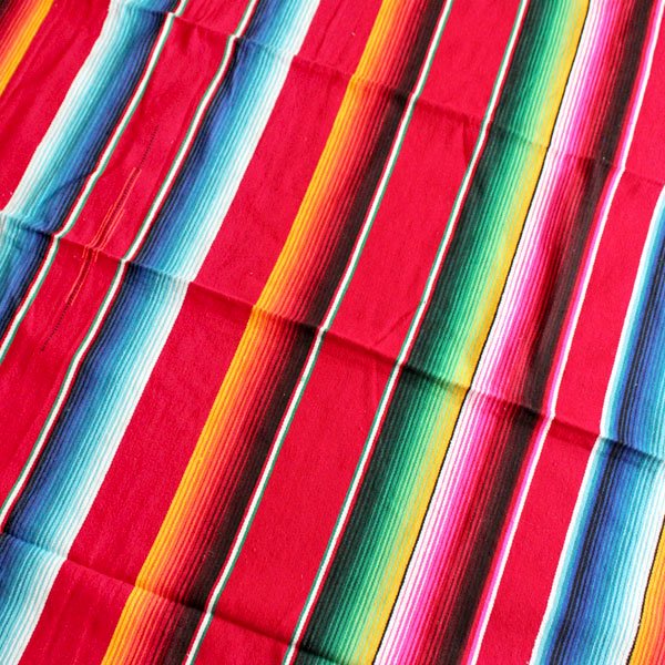 メキシコ メキシカンラグサラペL（レッド）[約150×200cm] -  メキシコ雑貨屋・中南米雑貨の通販「mano（マノ）神戸」十字架・マリア・ガイコツ・メキシコ刺繍