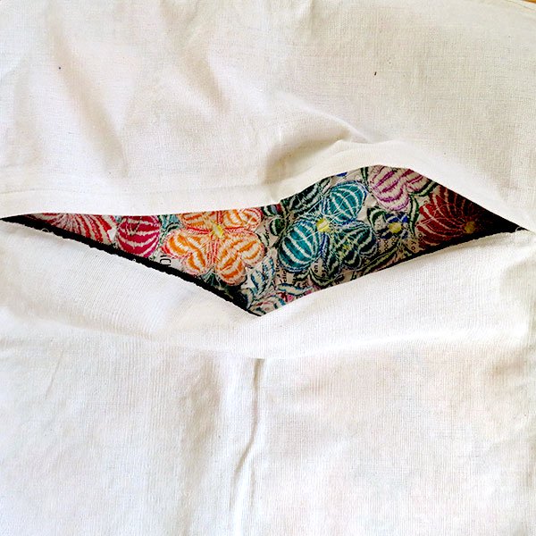 グアテマラ クッションカバー刺繍（ホワイトC）[約50cm] - メキシコ