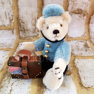 【お迎え可能です】テディベア/14cm★ブルーのお洋服を着たポーター BellBoy bear