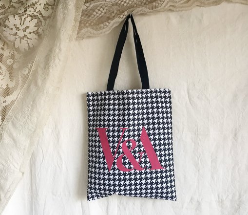 V and best sale a tote bag