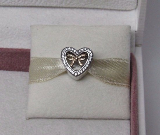 Pandora パンドラ Bound By Love Heart w/ Gold Bow Charm ハート