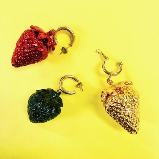 ☆❤️ 苺　いちご　フープピアス　ピアス　ハンドメイド　スパンコール ☆❤️ 苺いちごフープピアスピアスハンドメイドスパンコール
