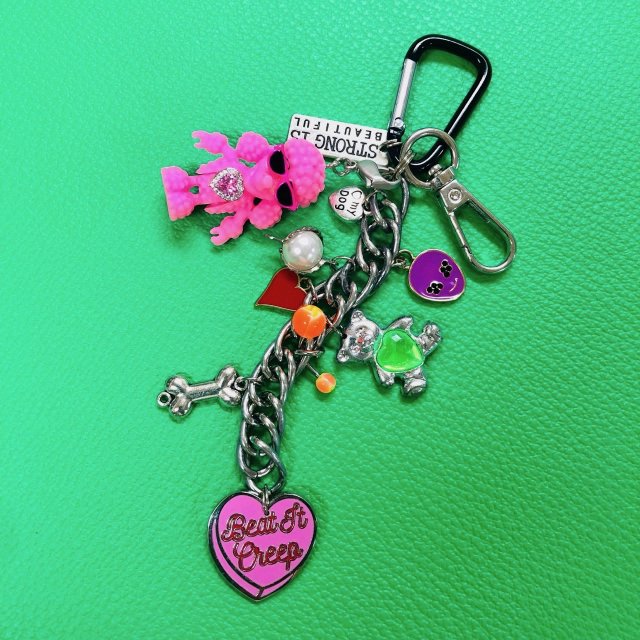 <img class='new_mark_img1' src='https://img.shop-pro.jp/img/new/icons65.gif' style='border:none;display:inline;margin:0px;padding:0px;width:auto;' />PINK POODLEHEART CHARM 