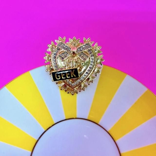 <img class='new_mark_img1' src='https://img.shop-pro.jp/img/new/icons47.gif' style='border:none;display:inline;margin:0px;padding:0px;width:auto;' />HEART EMBLEM  BROOCH