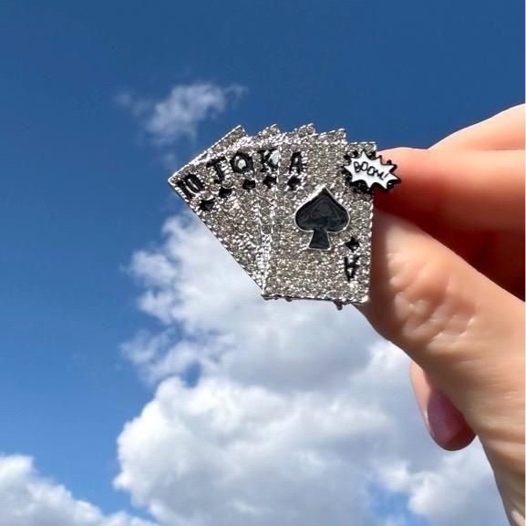 <img class='new_mark_img1' src='https://img.shop-pro.jp/img/new/icons47.gif' style='border:none;display:inline;margin:0px;padding:0px;width:auto;' />ROYAL STRAIGHT FLUSH  BROOCH