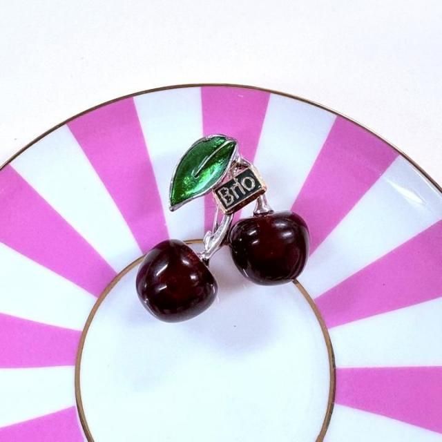 <img class='new_mark_img1' src='https://img.shop-pro.jp/img/new/icons14.gif' style='border:none;display:inline;margin:0px;padding:0px;width:auto;' />CHERRY BROOCH