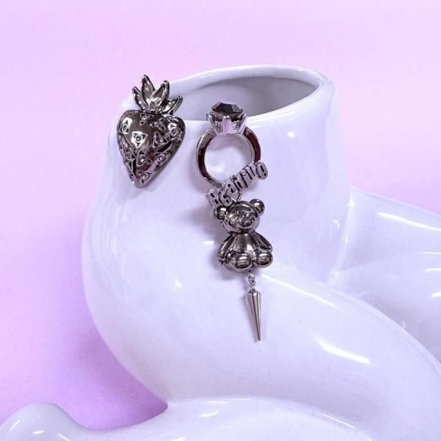 <img class='new_mark_img1' src='https://img.shop-pro.jp/img/new/icons14.gif' style='border:none;display:inline;margin:0px;padding:0px;width:auto;' />DARK SILVER STRAWBERRYRING BEAR ԥ