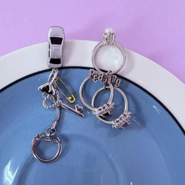 <img class='new_mark_img1' src='https://img.shop-pro.jp/img/new/icons65.gif' style='border:none;display:inline;margin:0px;padding:0px;width:auto;' />SILVER CARRINGԥ