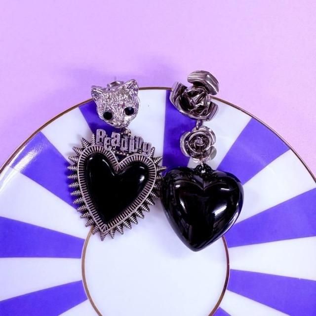 <img class='new_mark_img1' src='https://img.shop-pro.jp/img/new/icons14.gif' style='border:none;display:inline;margin:0px;padding:0px;width:auto;' />BLACK CAT&ROSEBLACK HEARTԥ