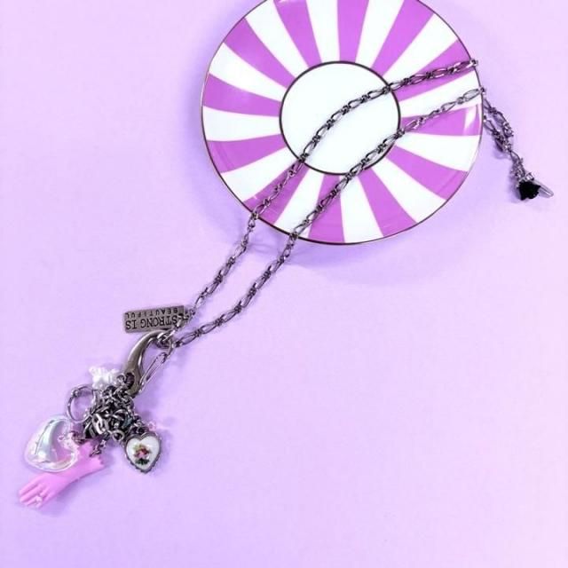 <img class='new_mark_img1' src='https://img.shop-pro.jp/img/new/icons14.gif' style='border:none;display:inline;margin:0px;padding:0px;width:auto;' />ROCOCO PUNK  RUBBER GLOVES CHARM  NECKLACE 2WAY