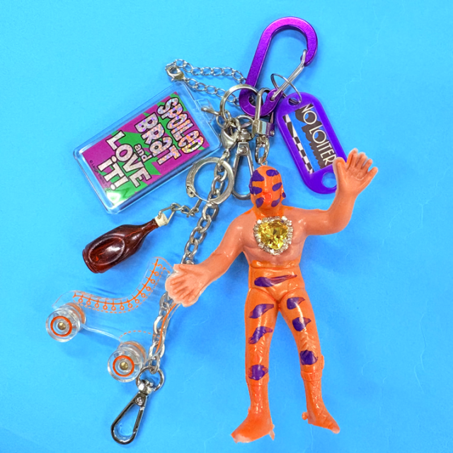 <img class='new_mark_img1' src='https://img.shop-pro.jp/img/new/icons47.gif' style='border:none;display:inline;margin:0px;padding:0px;width:auto;' />VINTAGE JUNK TOY CHARM ORANGE MASKED WRESTLER