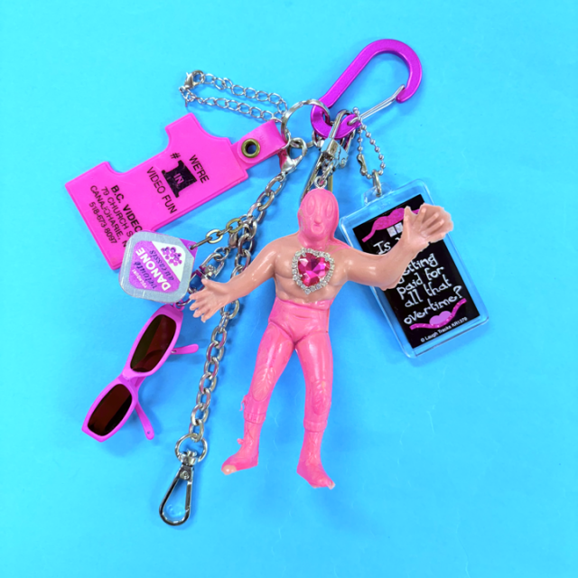 <img class='new_mark_img1' src='https://img.shop-pro.jp/img/new/icons47.gif' style='border:none;display:inline;margin:0px;padding:0px;width:auto;' />VINTAGE JUNK TOY CHARM PINK MASKED WRESTLER