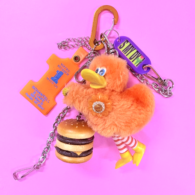 <img class='new_mark_img1' src='https://img.shop-pro.jp/img/new/icons47.gif' style='border:none;display:inline;margin:0px;padding:0px;width:auto;' />VINTAGE JUNK TOY CHARM  ORANGE BIRDHAMBURGER