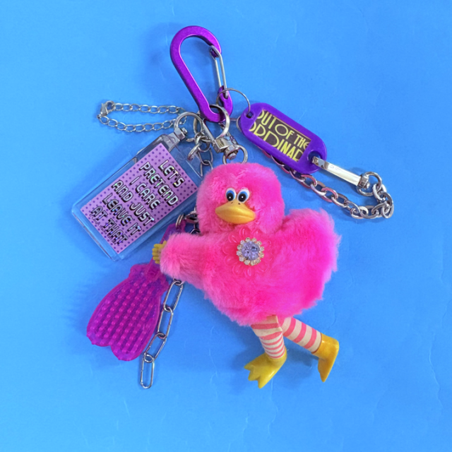 <img class='new_mark_img1' src='https://img.shop-pro.jp/img/new/icons47.gif' style='border:none;display:inline;margin:0px;padding:0px;width:auto;' />VINTAGE JUNK TOY CHARM  PINK BIRD