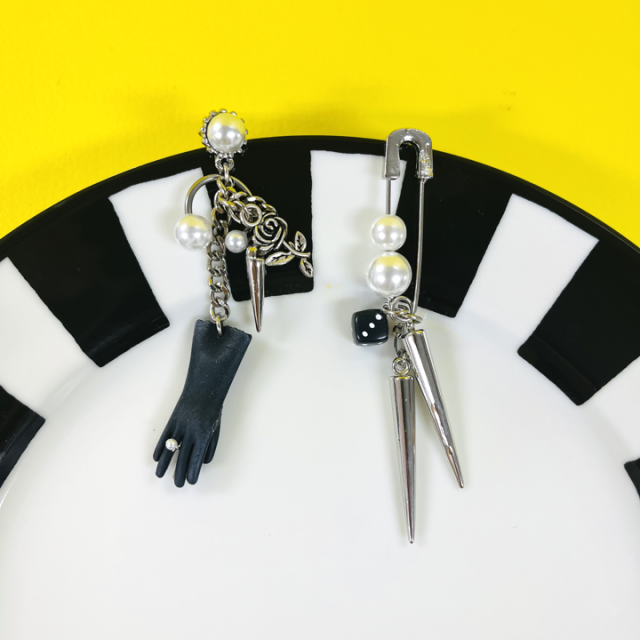 <img class='new_mark_img1' src='https://img.shop-pro.jp/img/new/icons47.gif' style='border:none;display:inline;margin:0px;padding:0px;width:auto;' />BLACK GLOVES ROSEPIN STUDS ԥ