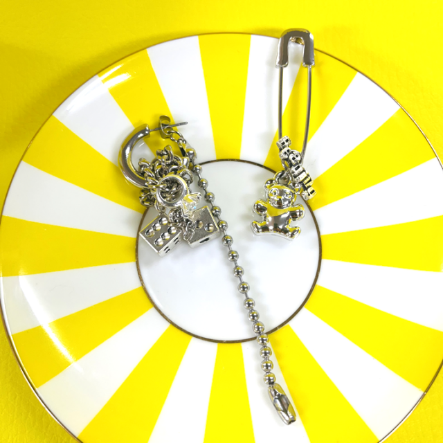 <img class='new_mark_img1' src='https://img.shop-pro.jp/img/new/icons47.gif' style='border:none;display:inline;margin:0px;padding:0px;width:auto;' />SILVER DICEPIN&BEAR 2WAYԥ