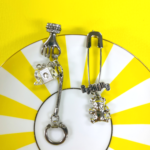 <img class='new_mark_img1' src='https://img.shop-pro.jp/img/new/icons14.gif' style='border:none;display:inline;margin:0px;padding:0px;width:auto;' />HAND&SILVER DICEPIN&BEARԥ