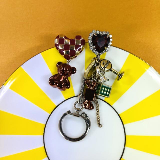 <img class='new_mark_img1' src='https://img.shop-pro.jp/img/new/icons47.gif' style='border:none;display:inline;margin:0px;padding:0px;width:auto;' />BROWN BEARHEART BIJOU CHANDELIER ԥ