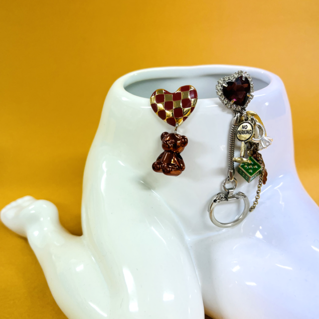 <img class='new_mark_img1' src='https://img.shop-pro.jp/img/new/icons57.gif' style='border:none;display:inline;margin:0px;padding:0px;width:auto;' />BROWN BEARHEART BIJOU CHANDELIER ԥ