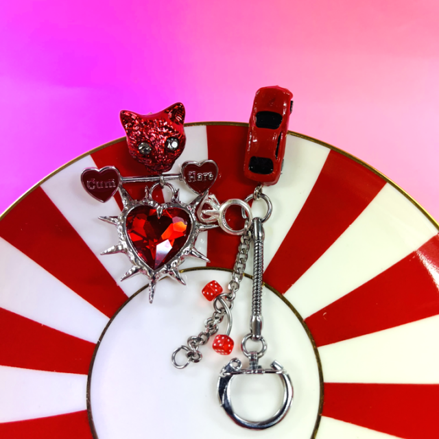 <img class='new_mark_img1' src='https://img.shop-pro.jp/img/new/icons65.gif' style='border:none;display:inline;margin:0px;padding:0px;width:auto;' />RED CAT&HEART CAR CHANDELIER ԥ