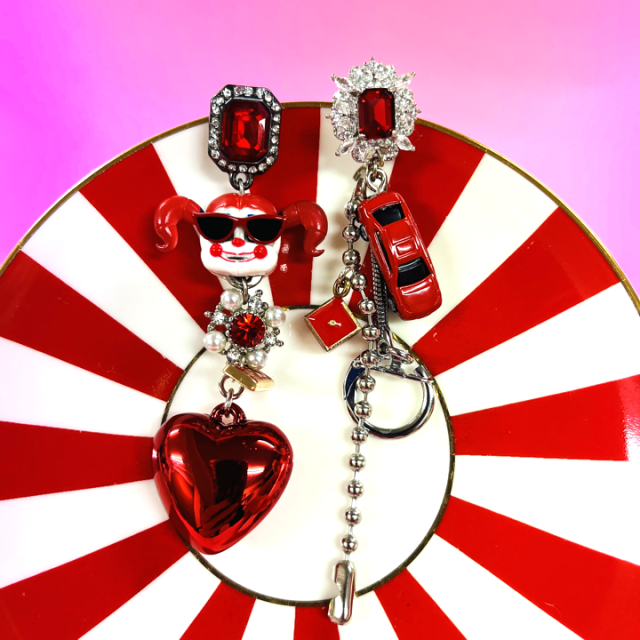 <img class='new_mark_img1' src='https://img.shop-pro.jp/img/new/icons65.gif' style='border:none;display:inline;margin:0px;padding:0px;width:auto;' />RED TWIN TAILS GIRL RED BIJOUCARԥ 2WAY