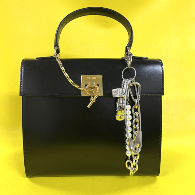 <img class='new_mark_img1' src='https://img.shop-pro.jp/img/new/icons47.gif' style='border:none;display:inline;margin:0px;padding:0px;width:auto;' />SILVER BIG PIN&CARPEARL CHARM 2WAY