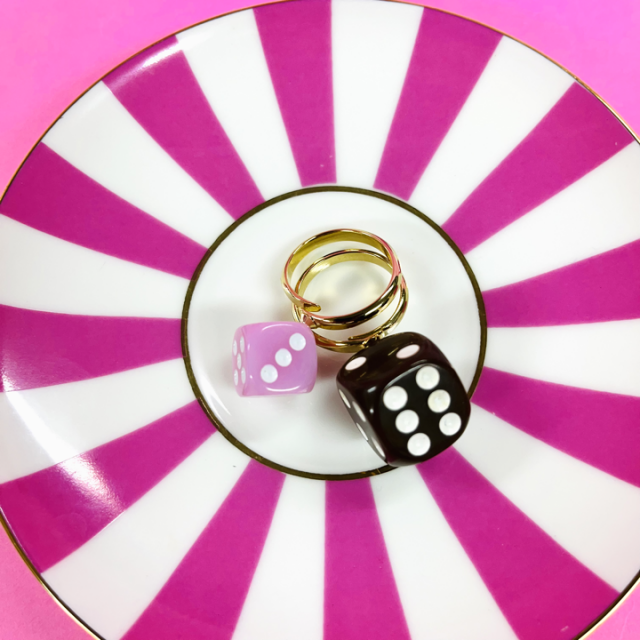 <img class='new_mark_img1' src='https://img.shop-pro.jp/img/new/icons47.gif' style='border:none;display:inline;margin:0px;padding:0px;width:auto;' />BROWN&PINK DICE RING  2SET