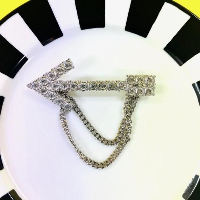 <img class='new_mark_img1' src='https://img.shop-pro.jp/img/new/icons65.gif' style='border:none;display:inline;margin:0px;padding:0px;width:auto;' />ARR0W BROOCH