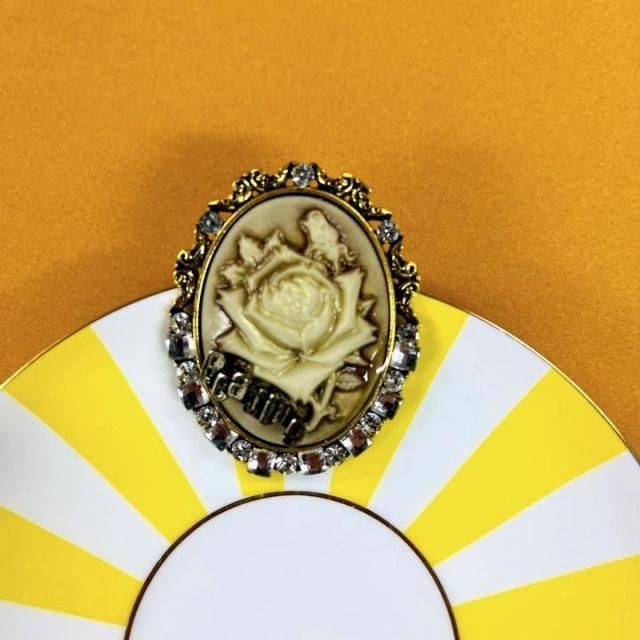 <img class='new_mark_img1' src='https://img.shop-pro.jp/img/new/icons14.gif' style='border:none;display:inline;margin:0px;padding:0px;width:auto;' />ROSE CAMEO BROOCH