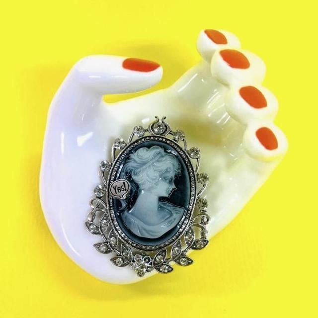 <img class='new_mark_img1' src='https://img.shop-pro.jp/img/new/icons47.gif' style='border:none;display:inline;margin:0px;padding:0px;width:auto;' />CAMEO BROOCH