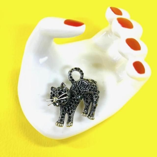 <img class='new_mark_img1' src='https://img.shop-pro.jp/img/new/icons65.gif' style='border:none;display:inline;margin:0px;padding:0px;width:auto;' />BLACK  DIAMOND CAT BROOCH