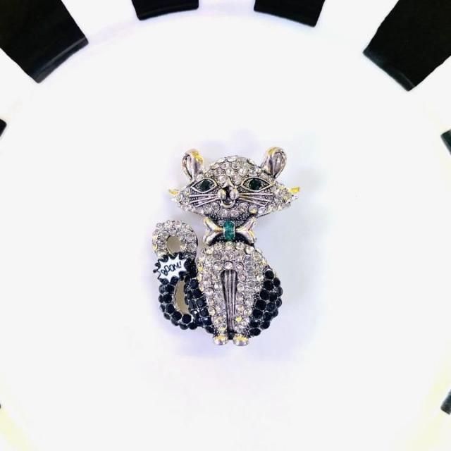 <img class='new_mark_img1' src='https://img.shop-pro.jp/img/new/icons47.gif' style='border:none;display:inline;margin:0px;padding:0px;width:auto;' />BLACK&SILVER CAT BROOCH