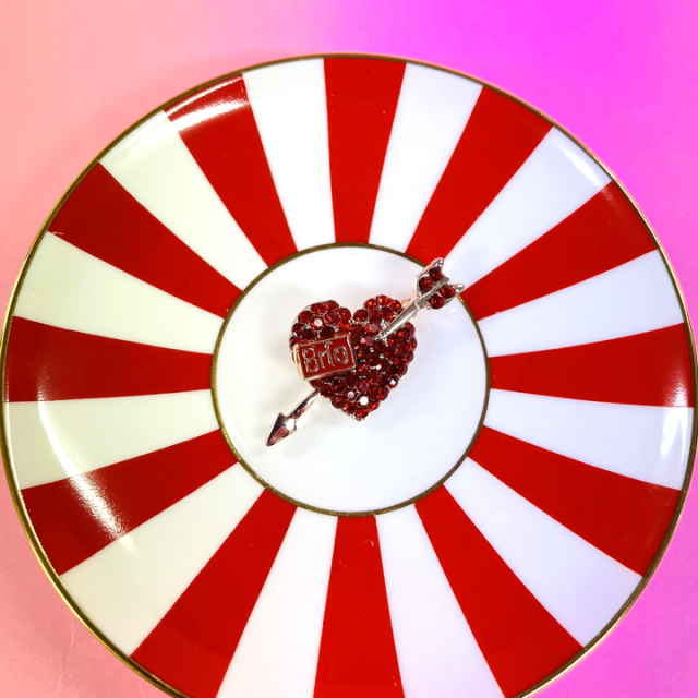 <img class='new_mark_img1' src='https://img.shop-pro.jp/img/new/icons14.gif' style='border:none;display:inline;margin:0px;padding:0px;width:auto;' />Light a fire in your heart Brooch