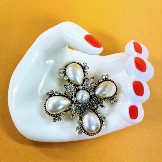 <img class='new_mark_img1' src='https://img.shop-pro.jp/img/new/icons47.gif' style='border:none;display:inline;margin:0px;padding:0px;width:auto;' />PEARL&STAR BROOCH