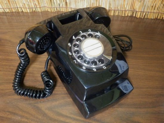 壁掛け型　ダイヤル式　６００－Ａ２Ｗ　黒電話器 - 「宝の森」昭和レトロ雑貨、フィギュア、玩具のリサイクル