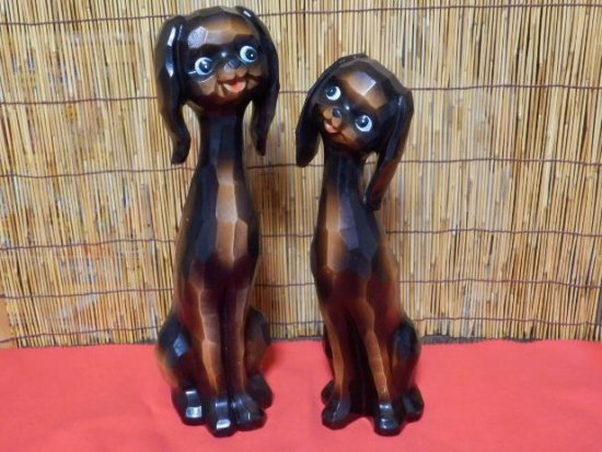 陶器製 木彫り風 ペア犬 置物 - 「宝の森」昭和レトロ雑貨、フィギュア