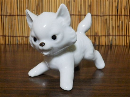 陶器製 犬置物 ポメラニアン（白） - 「宝の森」昭和レトロ雑貨、フィギュア、玩具のリサイクル