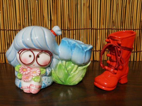 レトロ ファンシー陶器置物 （メガネ女の子・ブーツ） ２点セット - 「宝の森」昭和レトロ雑貨、フィギュア、玩具のリサイクル