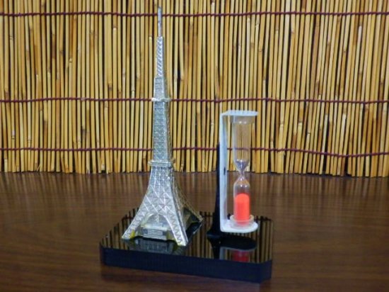 東京タワー　置物（砂時計付き） - 「宝の森」昭和レトロ雑貨、フィギュア、玩具のリサイクル