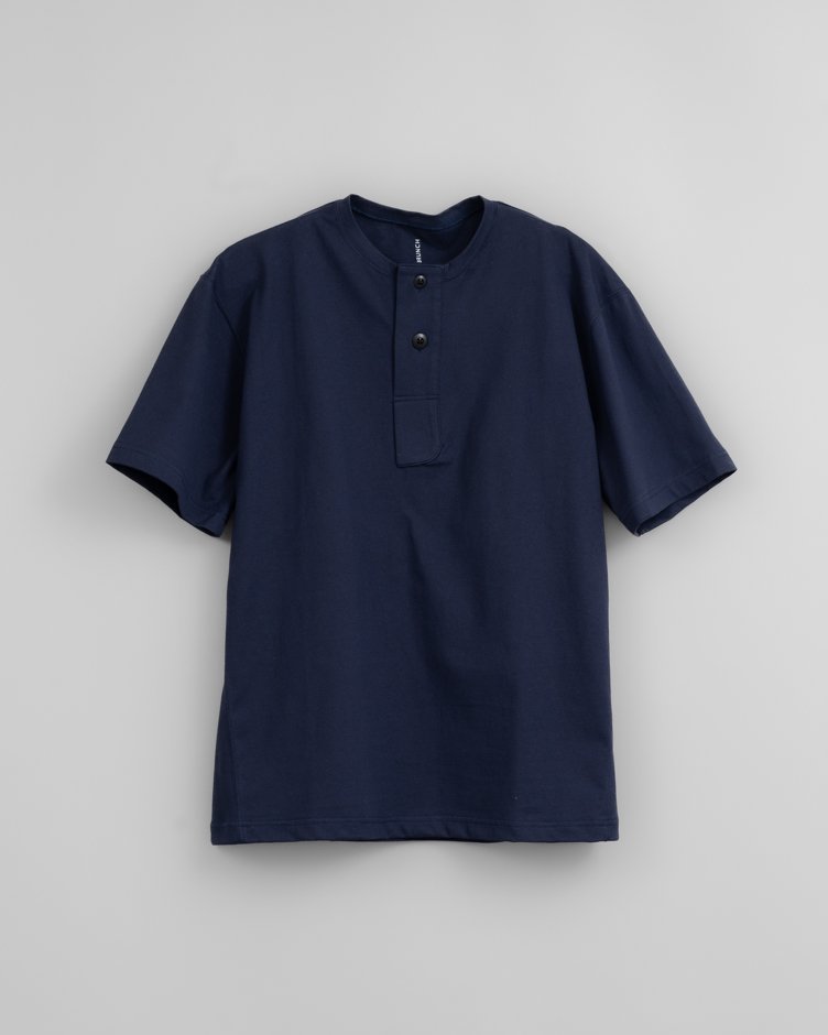 HOPPER'S BRUNCH / Henley Neck Tee / NAVY