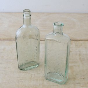 ビンテージ ケミストボトル　CHEMIST BOTTLE　2本セット<br> 1887-1890 年の薬瓶