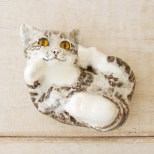 WINSTANLEY CAT (ウィンスタンレイキャット)　目が追いかける陶器のサバ白猫<img class='new_mark_img2' src='https://img.shop-pro.jp/img/new/icons13.gif' style='border:none;display:inline;margin:0px;padding:0px;width:auto;' />