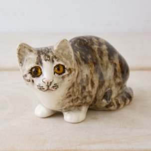 WINSTANLEY CAT (ウィンスタンレイキャット)　目が追いかける陶器のサバトラ猫