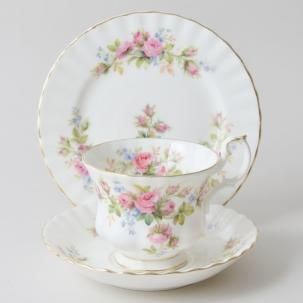 ӥơȥꥪ<br>  ROYAL ALBERT  MOSS ROSE  ⥹<br>19562001ǯ<img class='new_mark_img2' src='https://img.shop-pro.jp/img/new/icons14.gif' style='border:none;display:inline;margin:0px;padding:0px;width:auto;' />