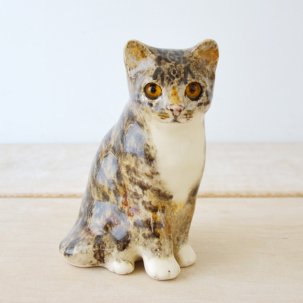 WINSTANLEY CAT (ウィンスタンレイキャット)　目が追いかける陶器のサビ柄猫