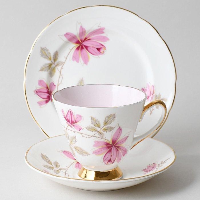 英国ビンテージ】ロイヤルドルトン☆Rosemund☆トリオ（貫入あり）