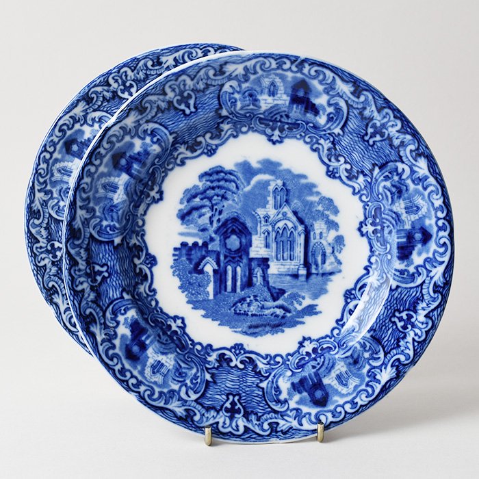 ビンテージプレート2枚セット FLOW BLUE フローブルー ABBEY WREATH 大修道院の花輪 1920年代 -  輸入・アンティーク雑貨「ANTRO」