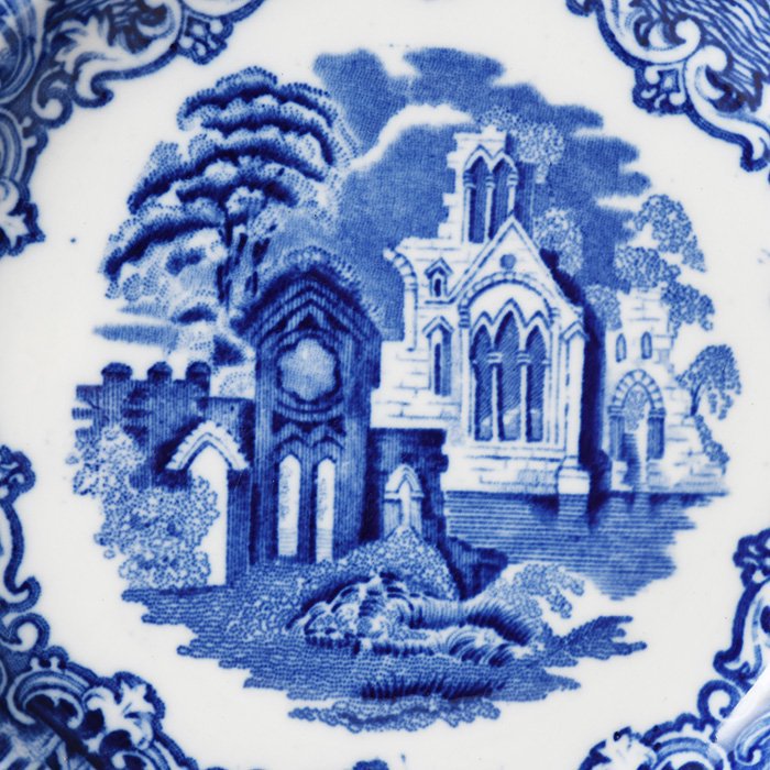 ビンテージプレート2枚セット FLOW BLUE フローブルー ABBEY WREATH 大修道院の花輪 1920年代 -  輸入・アンティーク雑貨「ANTRO」
