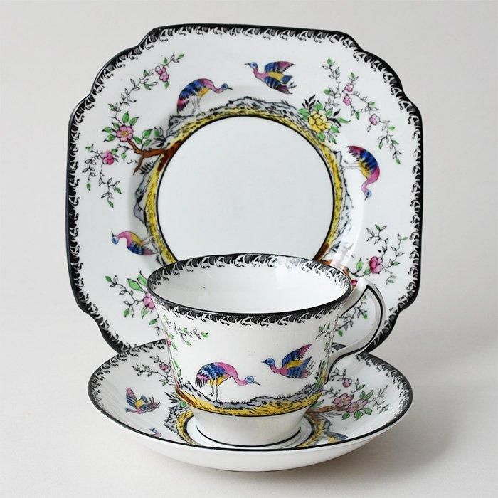 英国製　メルバ　フラワーハンドル　アールデコ　カップ　ソーサー　プレート　トリオ 英国製 メルバ フラワーハンドル アールデコ カップ ソーサー