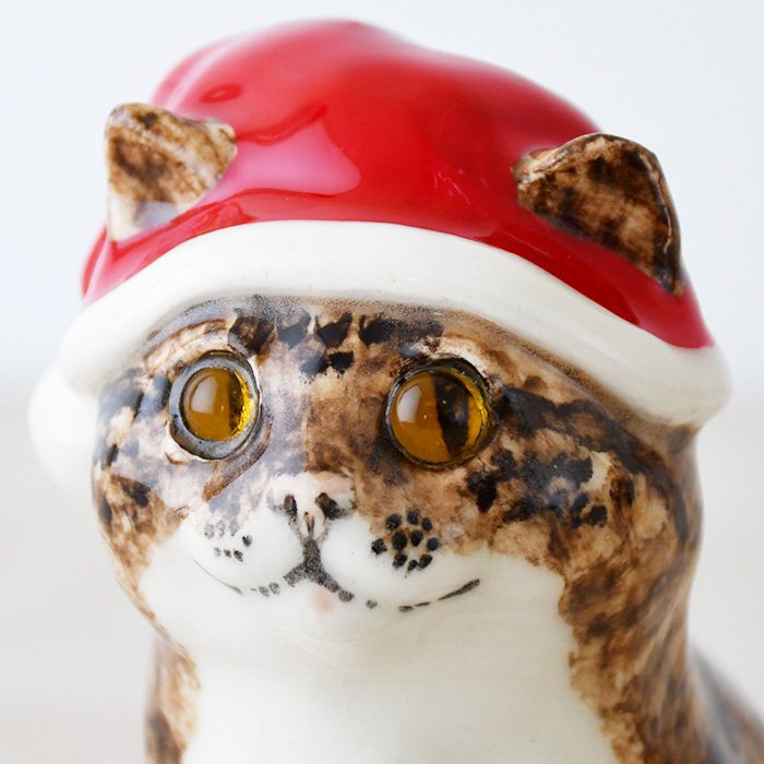 英国陶器 Winstanley Cat ウィンスタンレイキャット “クリスマスキャット” 目が追いかけるキジトラのサンタ猫 -  輸入・アンティーク雑貨「ANTRO」